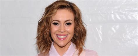 Alyssa Milano Swimsuit Body: Star Shows Cleavage in ...